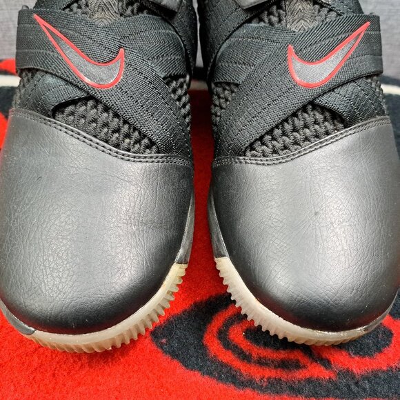 Size 9.5 LeBron Soldier 12 FlyEase 'Black Red' 2018 Men - Picture 12 of 12